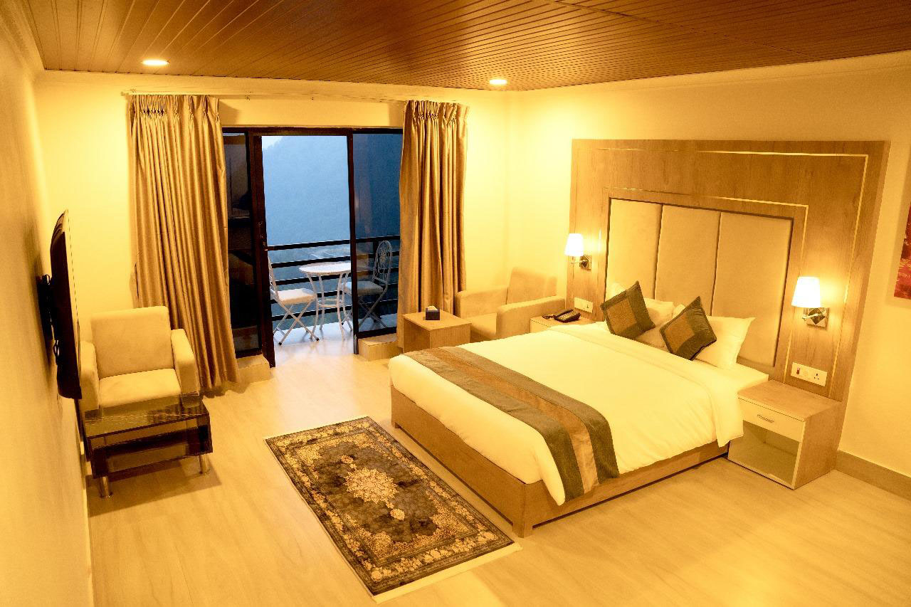 Premium Suit Room at the best hotel in Bhedetar